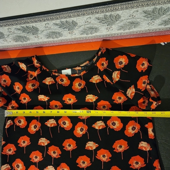 Cabi Flanders Poppy Black Red Floral Short Sleeve Blouse Size S - Picture 6 of 7